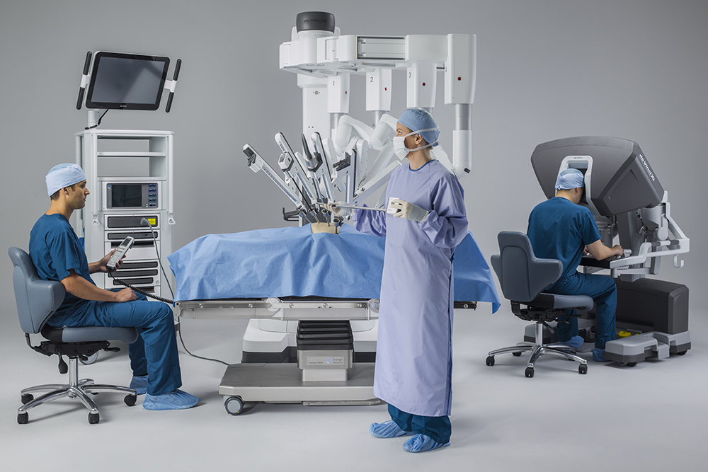 写真④　胸腔鏡手術を発展させたロボット支援手術
